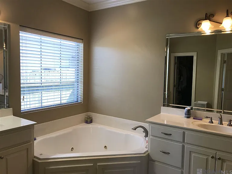 9068 Foxgate Dr — Photo 10