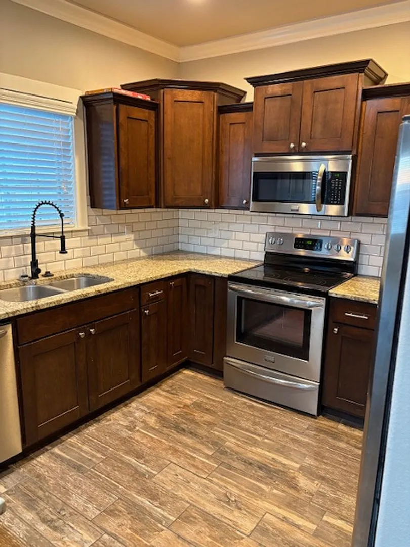 Beautiful Townhouse In A Great Location — Photo 4