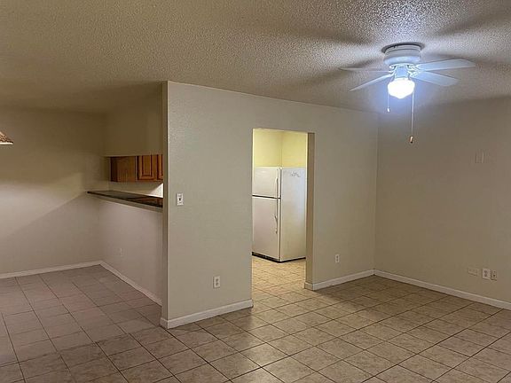 3rd image of 2045 W Walnut St Unit A