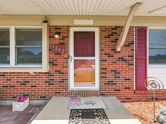 3rd image of 3242 Ipswich Ln