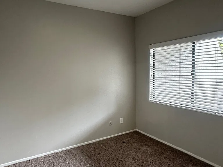 Augusta Court Apartments — Photo 36
