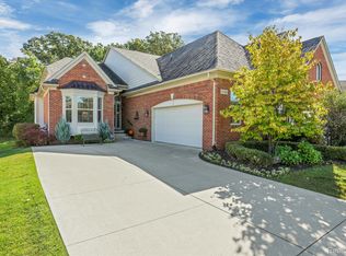 2746 Castlemartin Ct, Rochester, MI 48306