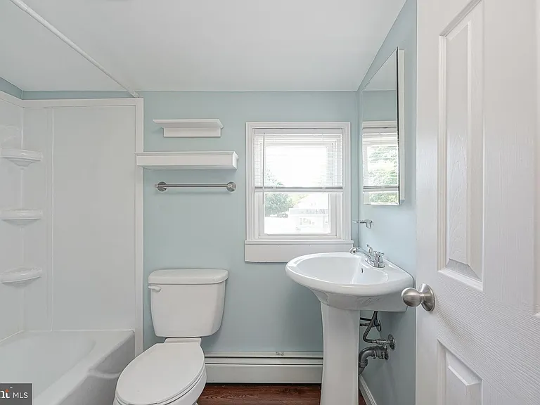 136 N Read Ave #B — Photo 17