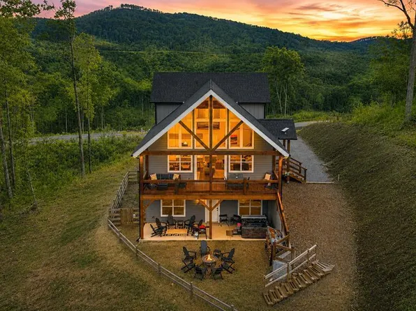 1016 Twisted Oak Rd, Talking Rock, GA 30175