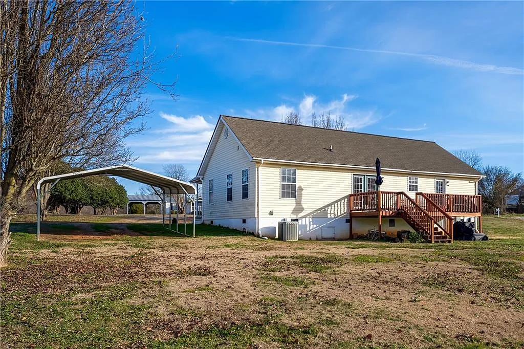3 bed, 1300 sqft, $2,000 — Photo 3