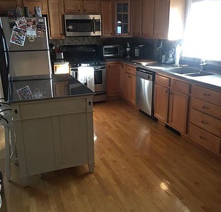 3rd image of 24 Burrell St
