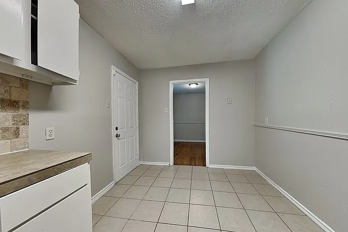 11211 Ulloa Ln — Photo 5