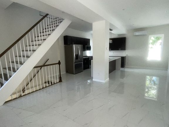 3rd image of 322 Cortlandt St