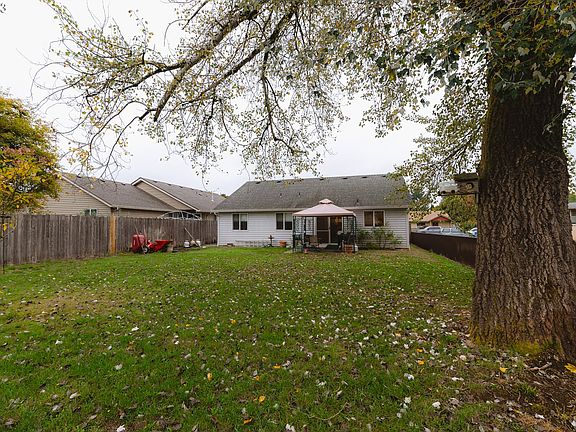 2nd image of 7610 NE 152nd Ave