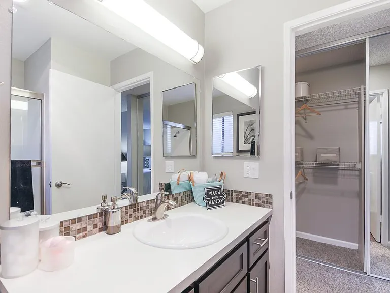 Woodchase Apartment Homes — Photo 9