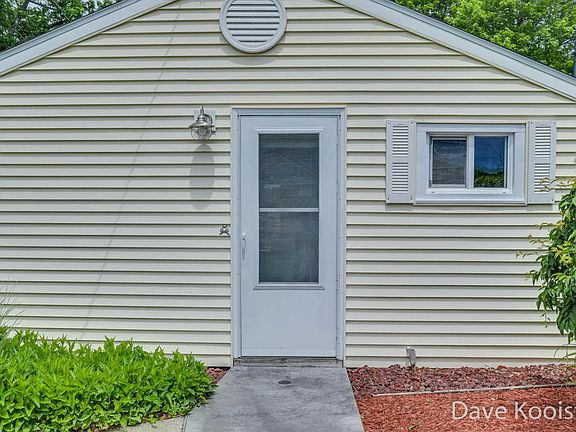 3rd image of 10784 Shady Lane Dr