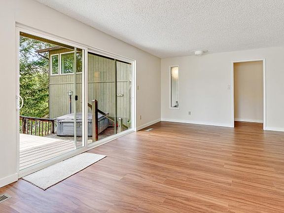 Huge 2nd living/family area. Hot tub is gone, but tenant could bring in a new one if desired.