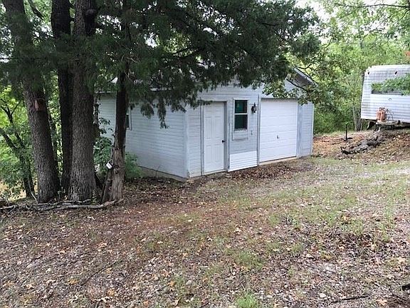 3rd image of 4064 Mountain Park Dr