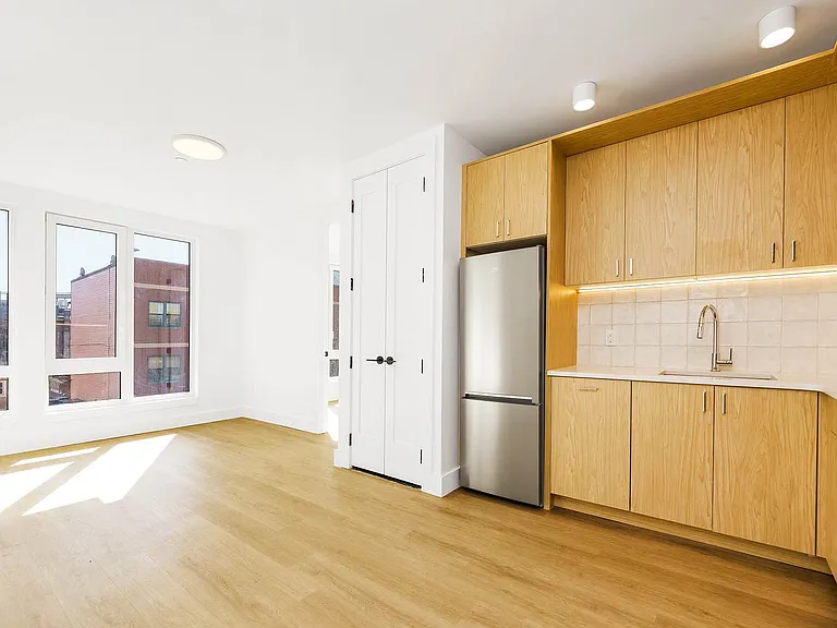 649 Hart St #3G — Photo 2
