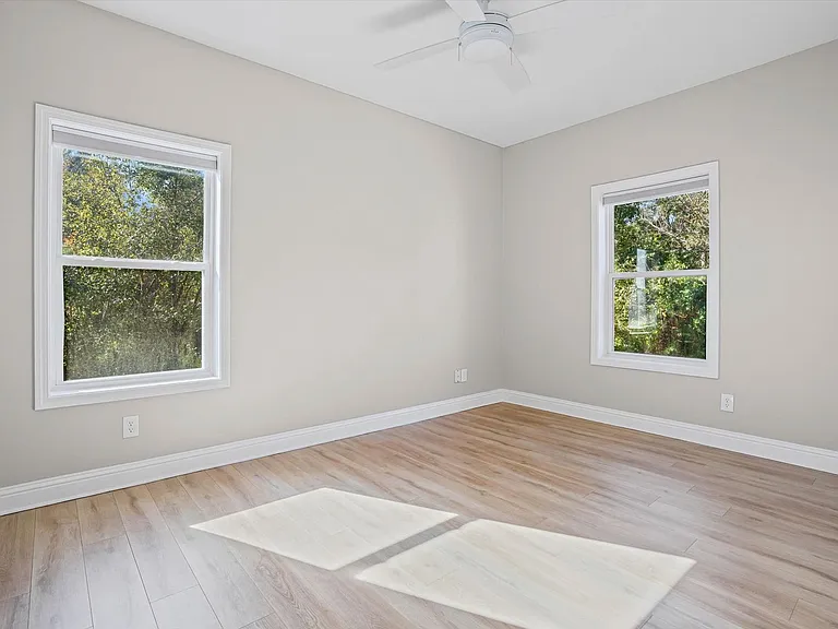 3917 Bay Front Rd — Photo 12