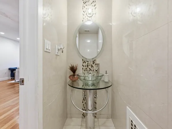 918 East 32nd Street image 24 of 24