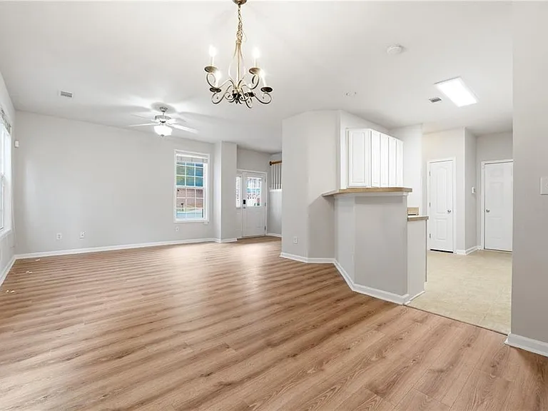 1006 Ivydale Cir — Photo 6