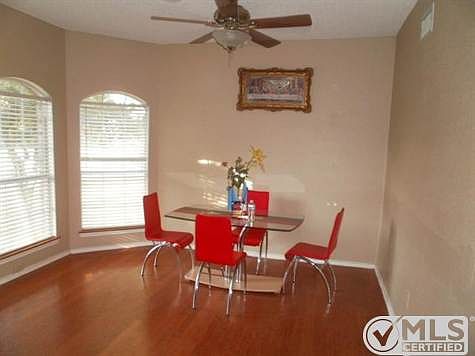 4th image of 1922 Village Creek Dr