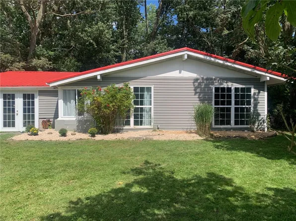 583 Cedardale Dr, Irwin, PA 15642