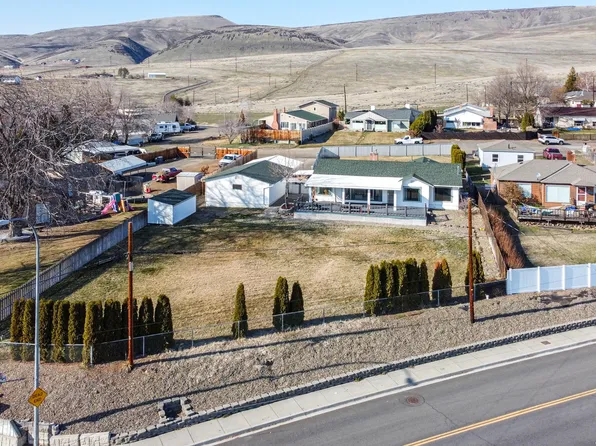 4213 E Hillcrest Dr, Yakima, WA 98901