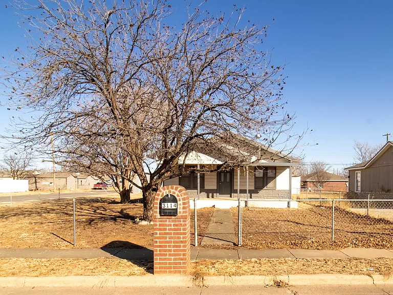 3114 Baylor St — Photo 3