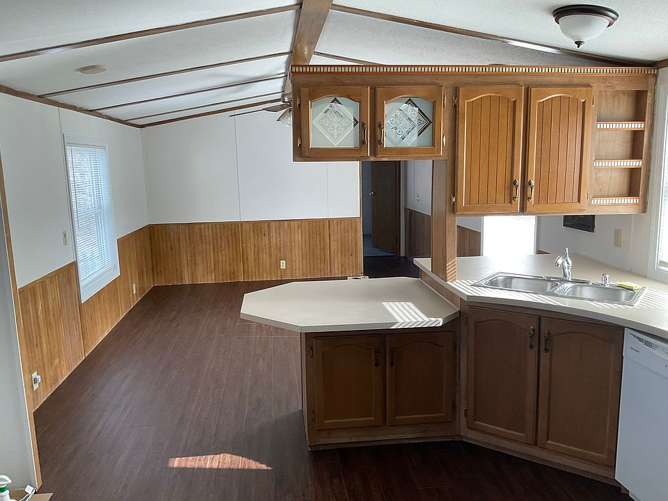 2nd image of 33 North St #33A