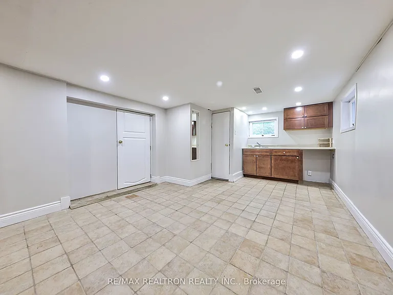 69 Harlandale Ave — Photo 18