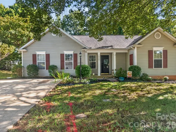11108 White Stag Dr, Charlotte, NC 28269