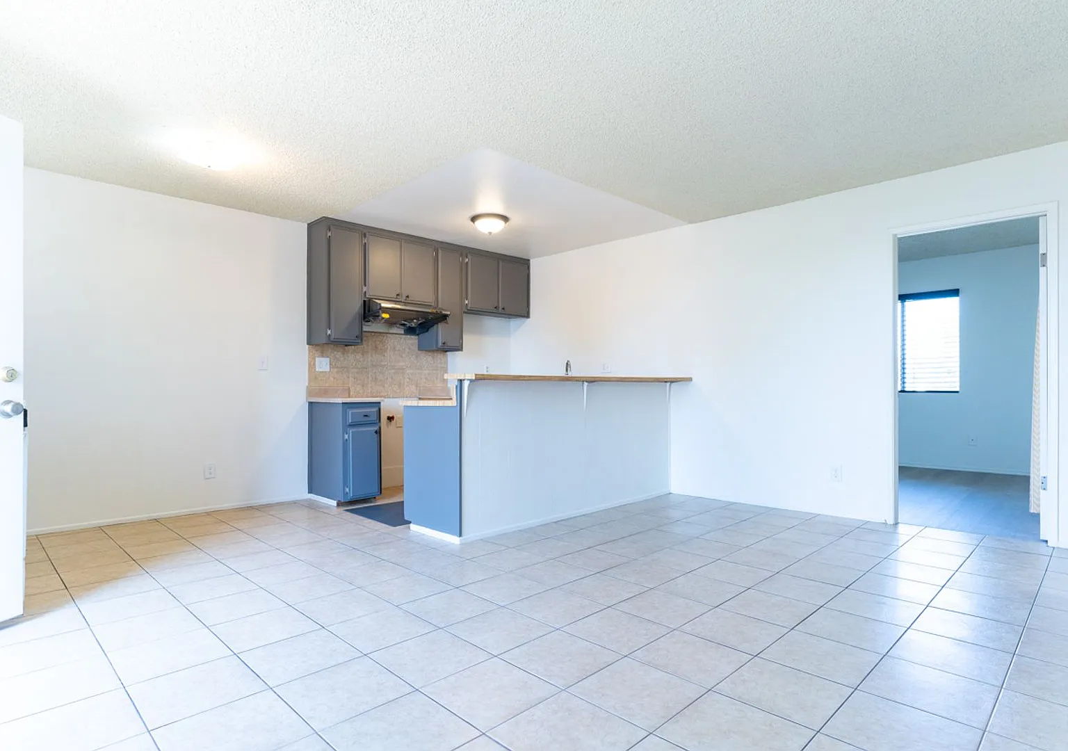 450 N Coronado Ter — Photo 2