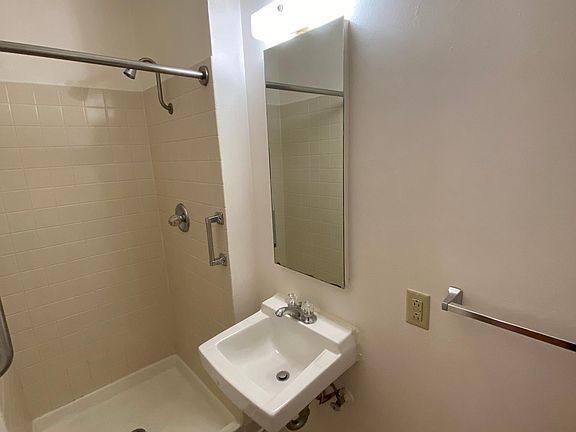 4th image of 1416 Grant Ave #28