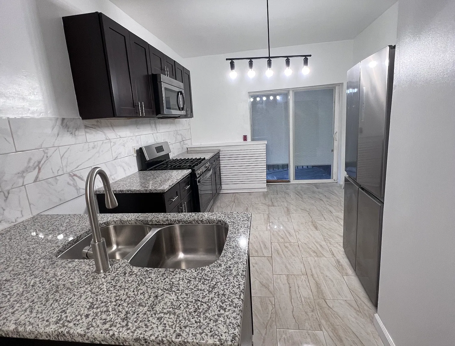 3 bed, 1300 sqft, $1,500 — Photo 1