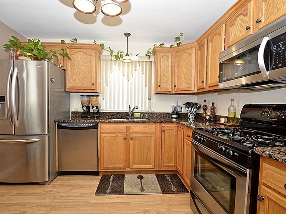 5th image of 3515 S Lombard Ave