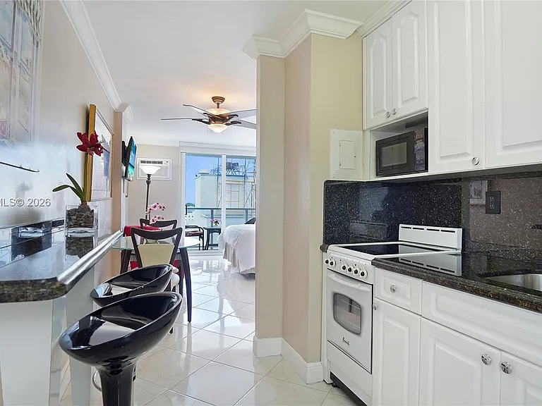 1750 James Ave #9J — Photo 3