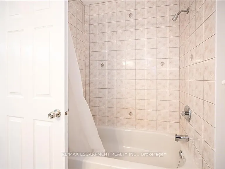 296 Winterberry Dr #LOWER — Photo 21