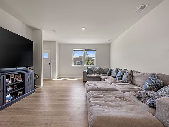 4th image of 203 Ridgely Blvd