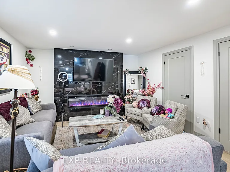 7623 Chorozy St — Photo 4