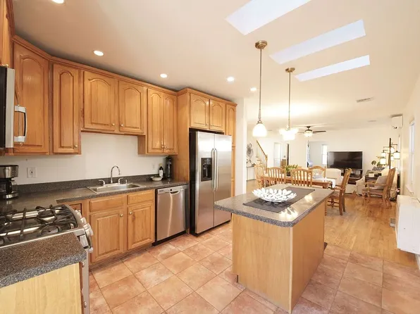 158 Ditmars St, Bronx, NY 10464