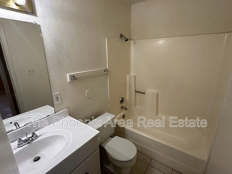 4820 E Willetta St #3 — Photo 8