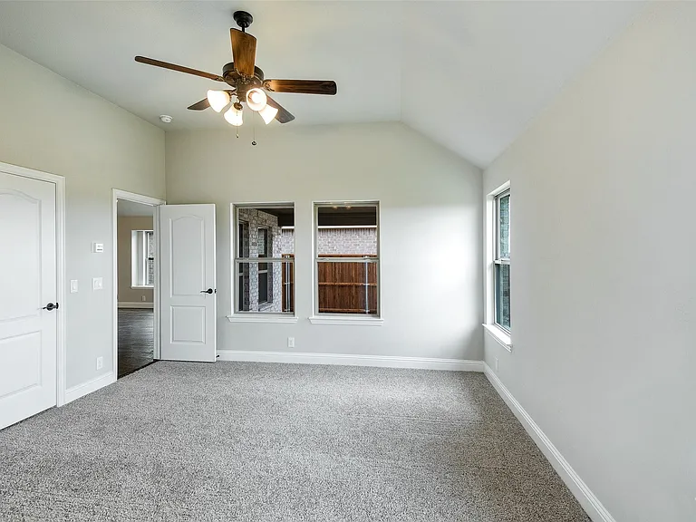 6026 Priory Dr — Photo 11