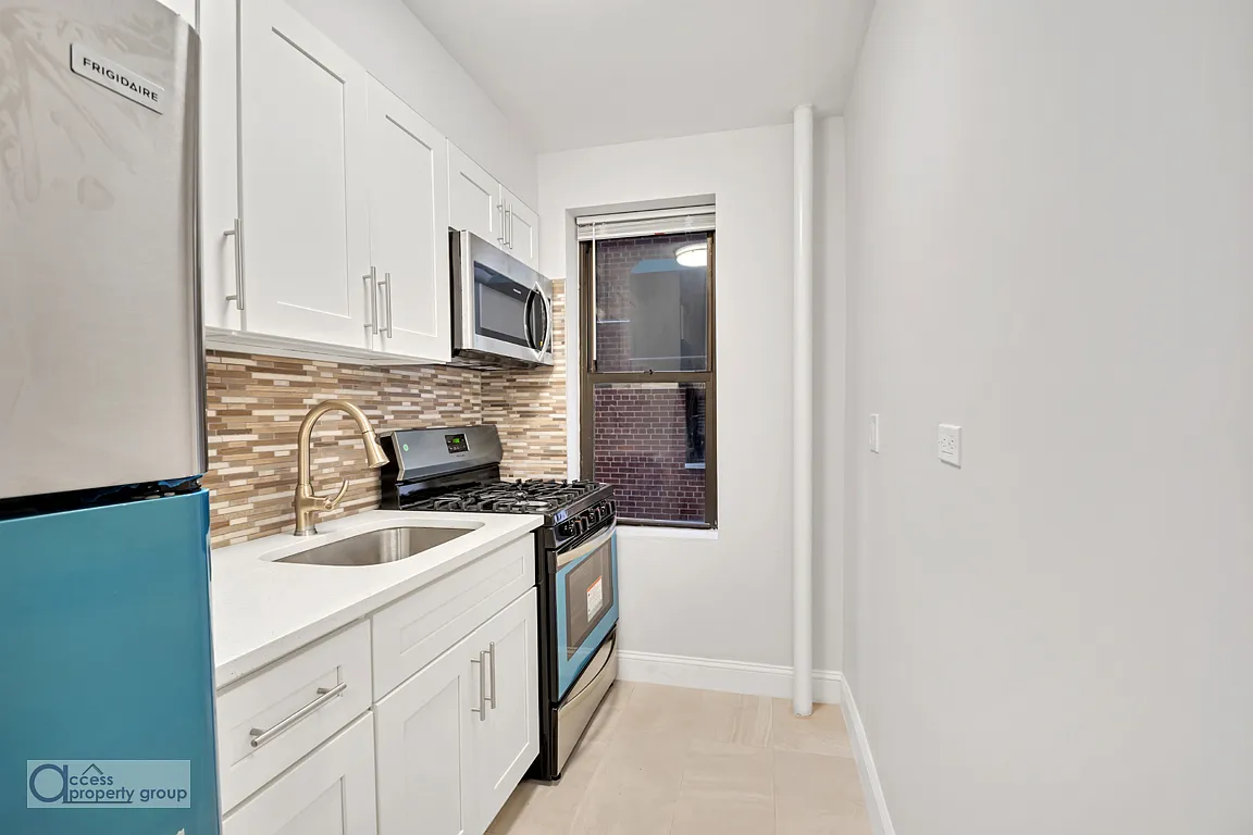 98 Park Terrace East — Photo 4