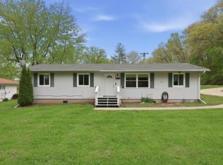 137 E 7th St, Coal Valley, IL 61240