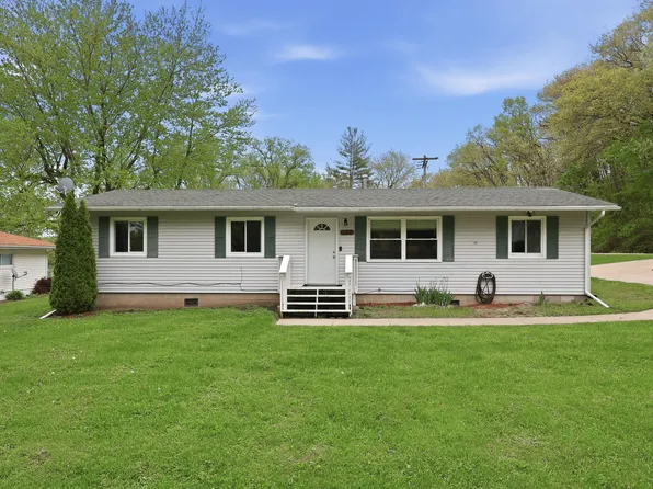 137 E 7th St, Coal Valley, IL 61240