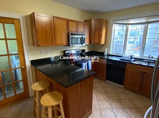 27R Albion St #2T, Somerville, MA 02143