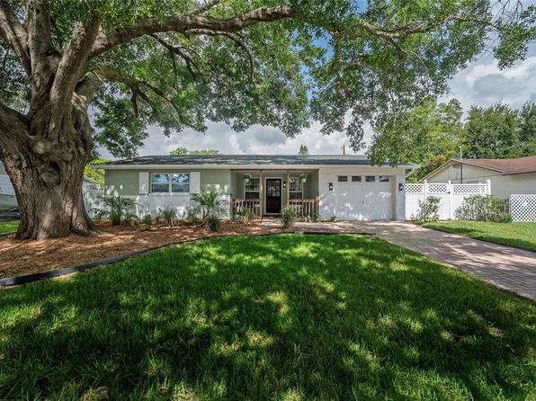 7436 Bay St NE, Saint Petersburg, FL 33702