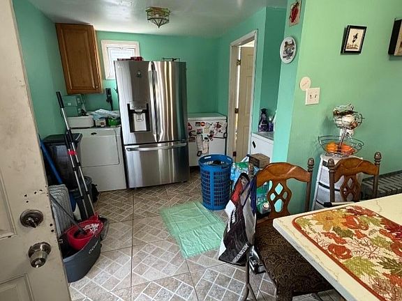 3rd image of 280 Lincoln St