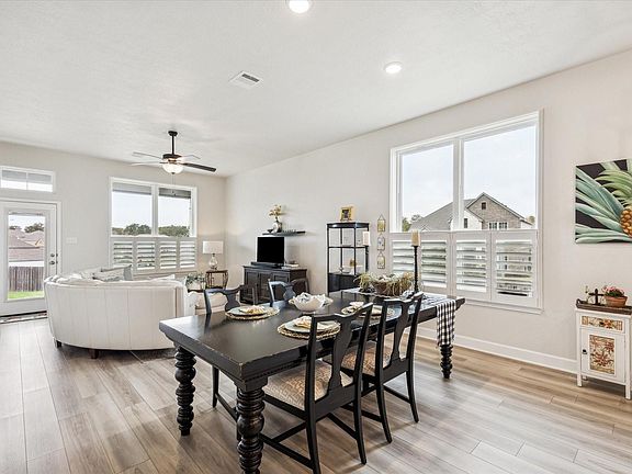 4th image of 923 Wild Vine Pass