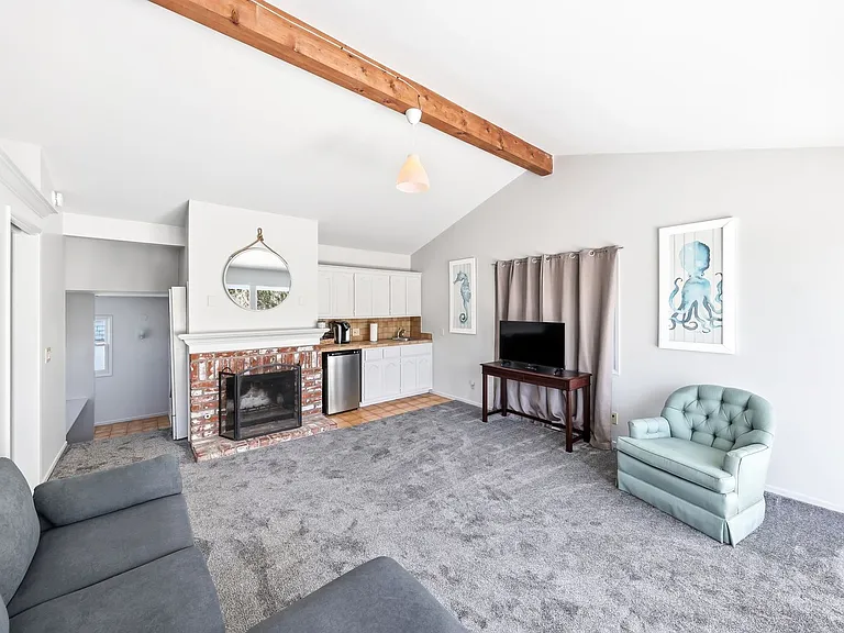 2104 E Ocean Blvd — Photo 28
