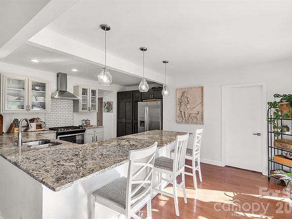 5th image of 47 Heritage Dr