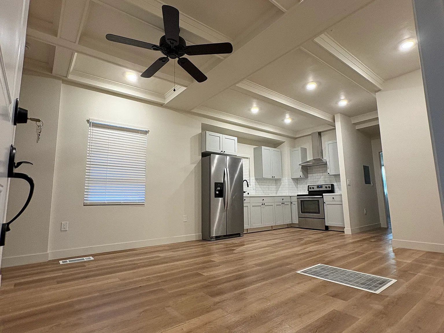 1325 N Lincoln St — Photo 4