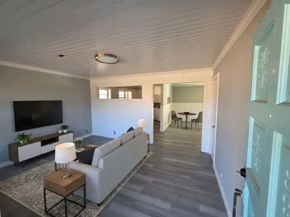 506 Meadow Dr, Gainesville, TX 76240